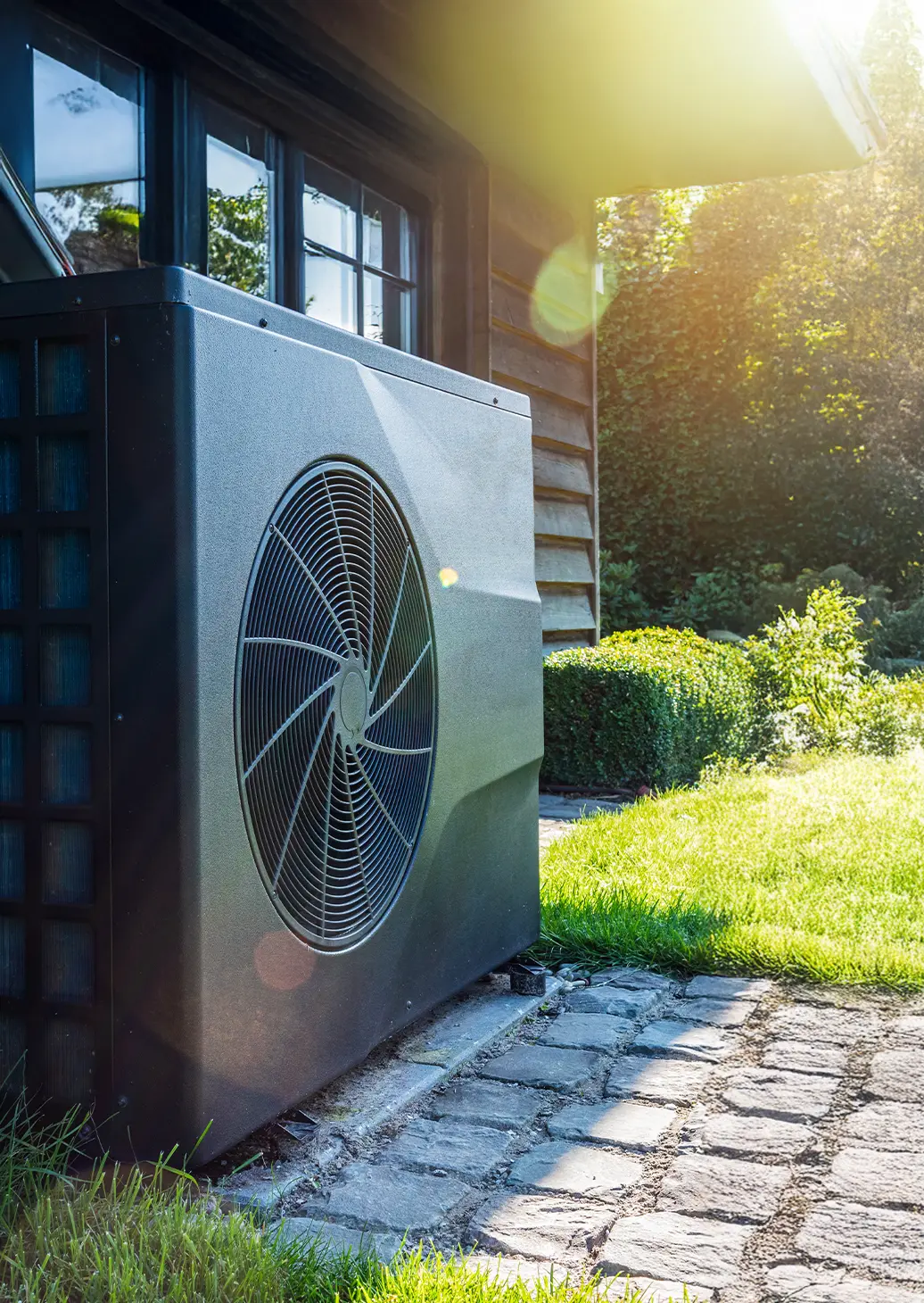 Installation pompe à chaleur air-eau en Wallonie — unité extérieure Solution Énergie