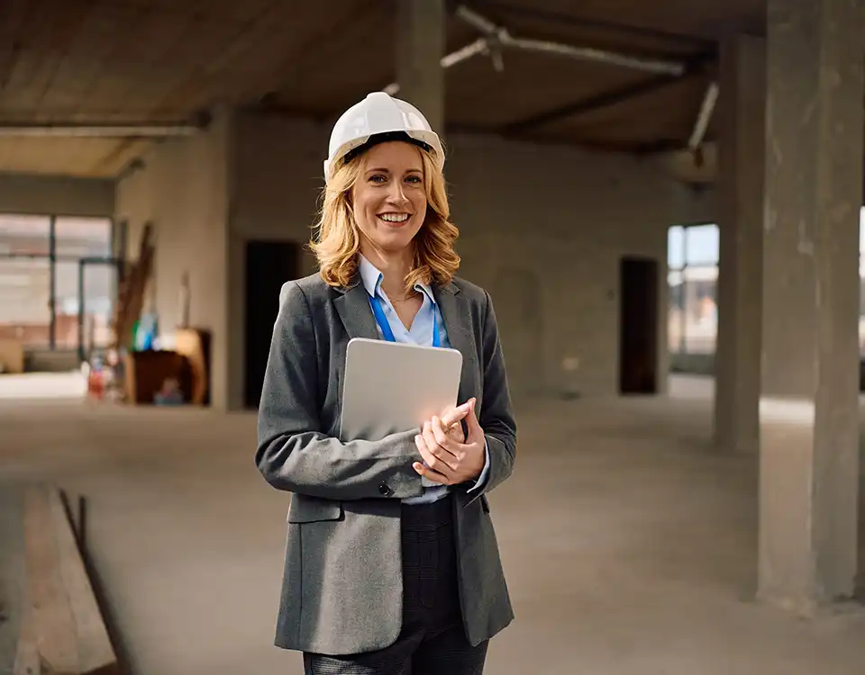 Conseillère Solution Énergie Belgique en visite technique pour étude de projet de rénovation énergétique