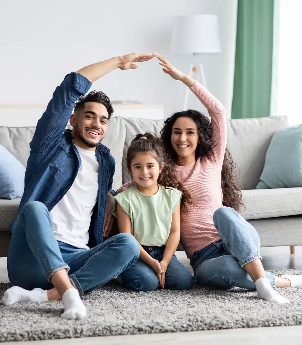 Famille dans une maison confortable après rénovation énergétique en Wallonie